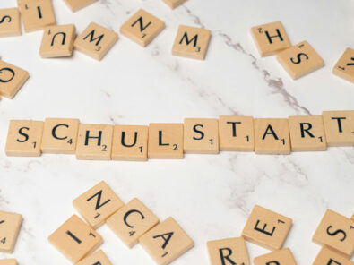 Scrabble schreibt Schulstart