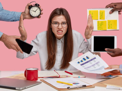 Bild zeigt gestresste Frau