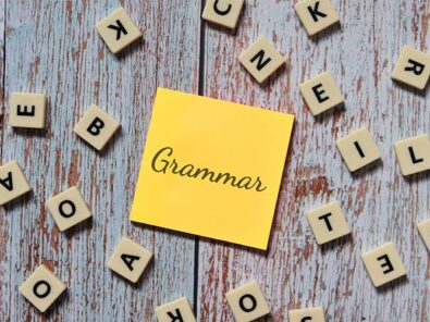 Bild zeigt Wort "Grammar" mit Buchstaben